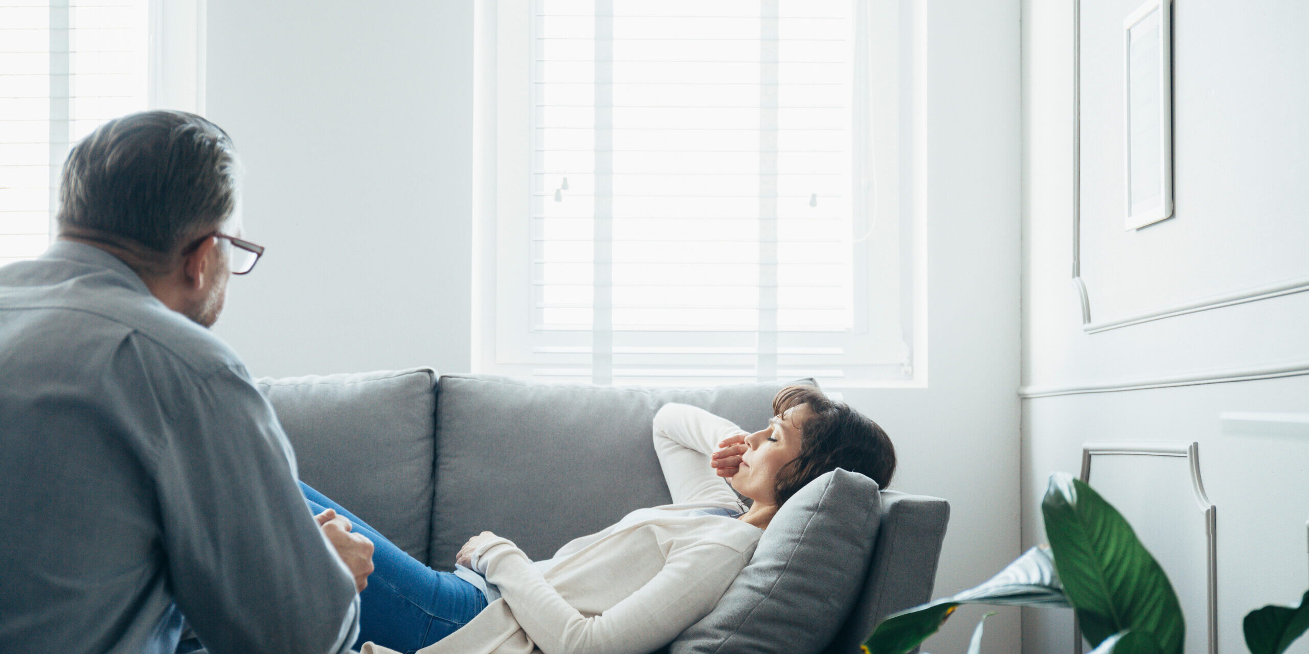 young woman in therapy showing signs of emotional distress iied